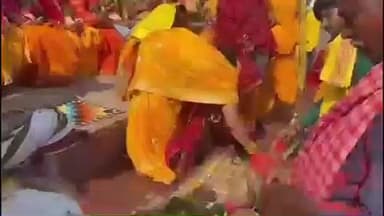 टेटिया बम्बर: रैनियां गांव में शिव एवं हनुमान की प्राण प्रतिष्ठा के लिए देवघरा से 251 कन्याओं ने निकाली कलश शोभायात्रा