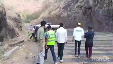 इगतपुरी: मुंबई आग्रा महामार्गावर नवीन कसारा घाटात अज्ञात वाहनाची इको कारला धडक एक जण गंभीर तर तीन ते चार जण किरकोळ जखमी