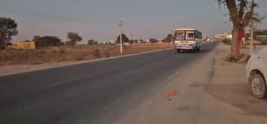 मूंडवा: मूंडवा, राजस्थान में रोडवेज के चालक और परिचालक की मनमर्जी से यात्री बसें बाईपास पर निकलती हैं