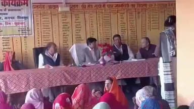 मानिकपुर: चित्रकूट के मानिकपुर विकास खण्ड के गांव गढ़चया ग्राम चौपाल में सीडीओ डी.पी. पाल ने समस्याएँ सुनीं, योजनाओं की दी जानकारी