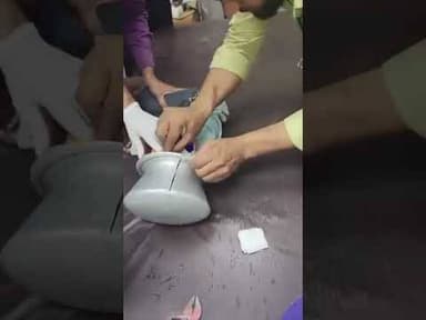 श्वास रोखायला लावणारा प्रसंग, कुठला आहे माहीत नाही,लहान मुलांची आई वडिलांनी काळजी घ्यावी