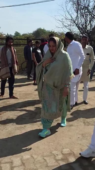 नजफगढ़: भाजपा विधायक नीलम पहलवान ने समसपुर खालसा गांव में आरोग्य मंदिर का शुभारंभ किया