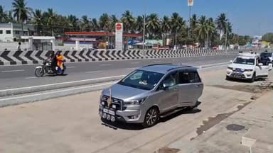 ஆம்பூர்: தனியார் ஓட்டலில் செய்தியாளர்களை சந்தித்து பேட்டி அளித்த அதிமுக கழக பொது செயலாளர் எடப்பாடி பழனிசாமி