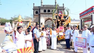 ಬಸವಕಲ್ಯಾಣ: ಮಹಾಶಿವರಾತ್ರಿ ನಿಮಿತ್ಯ ನಗರದಲ್ಲಿ ವೈಭವದಿಂದ ಜರುಗಿದ ಶಿವಲಿಂಗದ ಭವ್ಯ ಶೋಭಾಯಾತ್ರೆ
