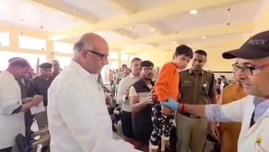 भीलवाड़ा: आंखों में खुशी के आंसू, चेहरे पर मुस्कान; कृत्रिम अंग पाकर दिव्यांग बोले- ईश्वर ने फिर थाम लिया हाथ, 56वां सहायता शिविर