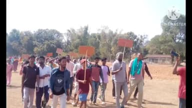 खूंटी: लापा गांव में नशापान और अवैध बालू कारोबार के मुद्दे पर ग्रामीणों की हुई बैठक