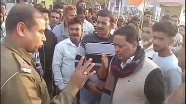 নওদা: নওদায় শতবর্ষী শিমুল গাছ কাটা নিয়ে উত্তাল, রাস্তা অবরোধে কংগ্রেস কর্মীরা