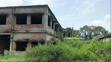 कुडू: कुड़ू में 19 साल से अधूरा रेफरल अस्पताल बना खतरा, जर्जर भवन से हादसे का जोखिम बढ़ा