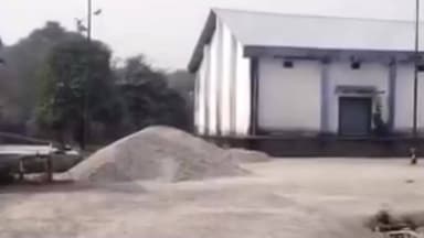 রাজগঞ্জ: ক্রান্তি কৃষি মান্ডিতে অবৈধ বালি-বজরি ডাম্পিং, ধুলোয় অতিষ্ঠ ব্যবসায়ী ও ক্রেতারা