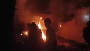 রাজনগর: বান্দি গ্রামে আগুনে ভষ্মিভূত হয়ে গেল তিনটি বাড়ি, ঘটনাস্থলের দমকলের একটি ইঞ্জিন