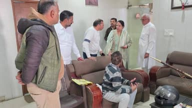 नजफगढ़: भाजपा विधायक नीलम पहलवान ने कार्यालय में क्षेत्रवासियों से मुलाकात कर उनकी समस्याओं को जाना