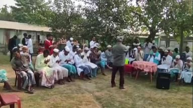 মাটিয়া: বহতীত ৰাইজৰ লগত মত বিনিময় কৰে এআইইউডিএফৰ প্ৰাৰ্থীত্ব প্ৰত্যাশী আবুল কালাম হুছেইনে