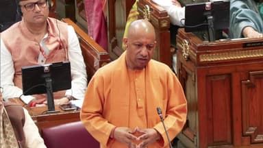 मुख्यमंत्री योगी आदित्यनाथ लाइव