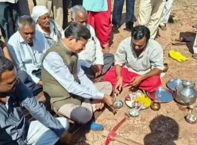 થાનગઢ: ધારાસભ્યના હસ્તે બે માઇનર બ્રીજનું ખાતમુરત કરવામાં આવ્યું