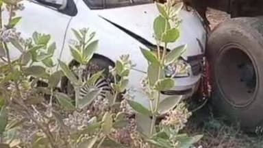 ଘସିପୁରା: ପଣ୍ଡୁ ଆ ଗ୍ରାମ ନିକଟରେ ବାତୋ ପାର୍ଶ୍ବରୁ ଆସୁଥିବା ଏକ କାର ଭାରସ୍ୟମ ହରାଇ ଟ୍ରକ ପଛରେ ଧକ୍କା ଦେଇଦୁର୍ଘଟଣା