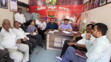 લીલીયા: તાલુકા ભાજપ કાર્યાલય ખાતે કાર્યકરોની શુભેચ્છા મુલાકાત કરતા ધારાસભ્ય મહેશભાઈ કસવાલા.