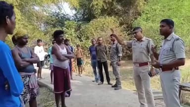 পিংলা: পিংলায় গুজবে কান না দেওয়ার বার্তা নিয়ে গ্রামে পুলিশ