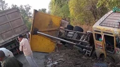 తాడ్వాయి: తాడ్వాయి మండలంలో రెండు లారీలు ఢీ