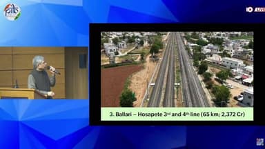 बल्लारी-होस्पेट बहुत बड़ा इंडस्ट्रियल एरिया है। यह 65 किमी का स्ट्रेच है, जिसमें 2,372 करोड़ रुपये के निवेश से 3rd और 4th लाइन बनेगी : रेल मंत्री श्री @AshwiniVaishnaw जी
#NayiPatriNayiRaftaar #CabinetDecisions