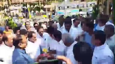 கோபிசெட்டிபாளையம்: கச்சேரி மேடு பகுதியில் தனியார் பர்னிச்சர் கடையை தமிழக வெற்றிக்காக தலைமை ஒருங்கிணைப்பாளர் செங்கோட்டையன் அவர்கள் திறந்து வைத்து பேசினார்