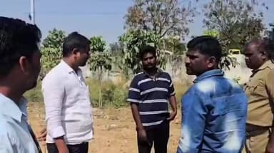 ಸಿಂಧನೂರು: ಅಕ್ರಮ ರಸಗೊಬ್ಬರ ಸಾಗಿಸುತ್ತಿದ್ದ ಚಾಲಕನ ವಿಚಾರಣೆ ಮಾಡಿದ ರೈತರು : ಕಕ್ಕಾಬಿಕ್ಕಿಯಾದ ಚಾಲಕ