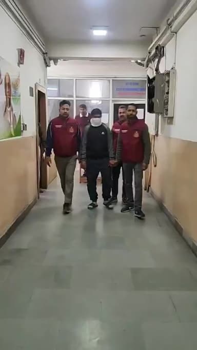 नजफगढ़: दिल्ली क्राइम ब्रांच ने मोबाइल स्नैचिंग मामले में एक कुख्यात रिसीवर को किया गिरफ्तार