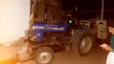 सावर: उंदरी में आधी रात को तेज रफ्तार ट्रैक्टर मकान में घुसा, दीवार में दरार व छत की पट्टियां क्षतिग्रस्त