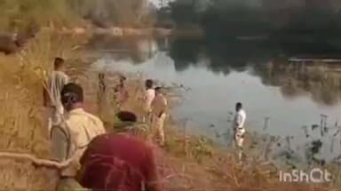 রানিবাঁধ: খাতড়ার বীরখাম গ্রামে খুনের ঘটনায় পুনর্নির্মাণ, পুকুরপাড় থেকে উদ্ধার ভারী ধারালো অস্ত্র