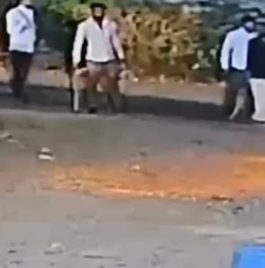 જસદણ: શિવરાજપુર ગામે હત્યાના CCTV સામે આવ્યા, પરિવારજનોમાં ભારે રોષ,મૃતદેહ સ્વીકારવાનો ઇન્કાર