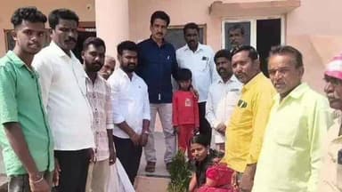 దోమకొండ: అంబారిపేట్ లో మొక్కలు నాటి పర్యావరణ పరిరక్షణకు శ్రీకారం చుట్టిన గ్రామ సర్పంచ్ ఆరుట్ల కవిత అనిల్ , ఉప సర్పంచ్ సత్యగౌడ్