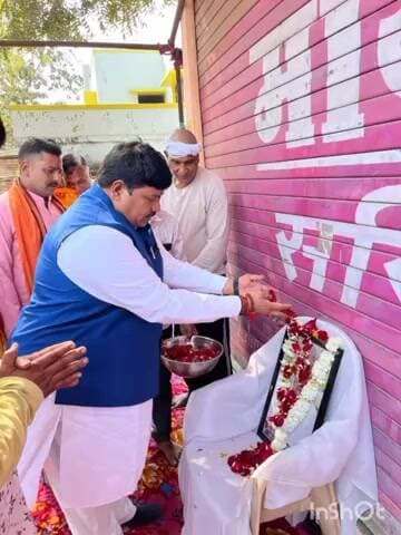 माकड़ोन: उज्जैन सांसद ने ग्राम नेनावद में ओमकार लाल जी शर्मा (वकील साहब) के निधन पर शोक व्यक्त किया