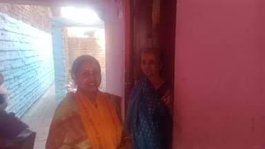 झरिया/जोरापोखर/सिंदरी: झरिया वार्ड 44 से प्रत्याशी रेणु केसरी ने किया जनसंपर्क, लोगों की सुनी समस्या