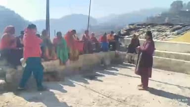 सतपुली: जिला विधिक सेवा प्राधिकरण पौड़ी के दिशा-निर्देशन पर पीएलबी सावित्री देवी ने ग्राम पाली में 3 बजे दी विधिक जानकारी