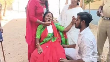 హుజూరాబాద్: హుజూరాబాద్ మున్సిపల్ ఎన్నికల లెక్కింపు కేంద్రం వద్ద ఉద్విగ్న దృశ్యం ఓటమి పాలు కావడంతో కన్నీరుమున్నీరు..