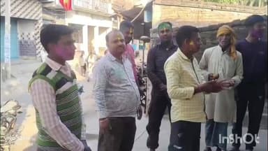 पुरैनी: सांसद पप्पू यादव की जमानत पर पुरैनी प्रखंड में जश्न, कार्यकर्ताओं ने उड़ाया अबीर-गुलाल