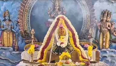 அணைக்கட்டு: அரியூர் ஸ்ரீ நாராயணி பீடத்தில் பத்து மற்றும் பன்னிரண்டாம் வகுப்பு பொது தேர்வு எழுத உள்ள மாணவ மாணவியருக்கு பேனாவை சத்தியம்மா வழங்கினார்