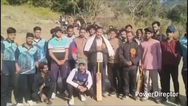 ओखलकांडा: ओखलकांडा ब्लॉक के ग्राम बेड़ूखेत पोखरी में क्रिकेट प्रतियोगिता का शुभारंभ समाजसेवी भुवन पोखरिया ने किया