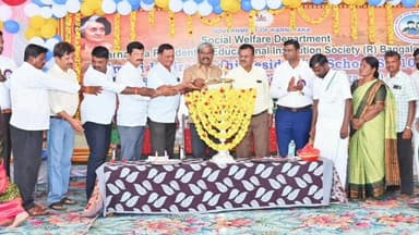 ಹೊಳಲ್ಕೆರೆ: ಬಿ. ದುರ್ಗದ ಶ್ರೀಮತಿ ಇಂದಿರಾ ಗಾಂಧಿ ವಸತಿ ಶಾಲೆಯ ವಾರ್ಷಿಕೋತ್ಸವ ಮತ್ತು ಪ್ರತಿಭಾ ಪುರಸ್ಕಾರ ಕಾರ್ಯಕ್ರಮದಲ್ಲಿ ಶಾಸಕ ಎಂ ಚಂದ್ರಪ್ಪ ಬಾಗಿ