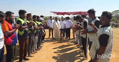 ಹಿರೇಕೆರೂರು: ಪಟ್ಟಣದಲ್ಲಿ ಕ್ರಿಕೆಟ್ ಪಂದ್ಯಾವಳಿಗೆ ಮಾಜಿ ಸಚಿವ ಬಿ ಸಿ ಪಾಟೀಲ್ ಚಾಲನೆ