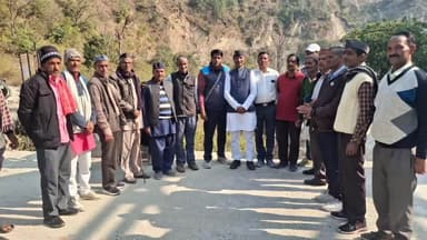 पाटी: विकासखंड पाटी के ग्राम सभा रमक में यूकेडी कार्यकर्ताओं ने किया जनसंपर्क