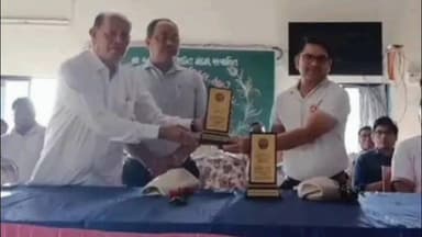 ઉમરગામ: તાલુકાની માણેકપુર સ્વામી વિવેકાનંદ હાઈસ્કૂલમાં ધોરણ 10-12ના વિદ્યાર્થીઓનો વિદાઈ સમારંભ ધારાસભ્યના અધ્યક્ષ સ્થાને યોજાયો