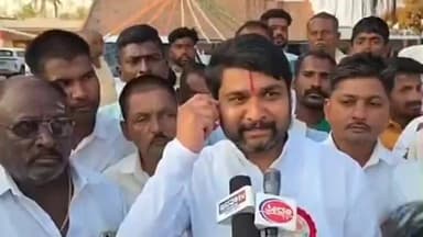 ರಾಯಬಾಗ: ಪಾಲಭಾವಿ ಗ್ರಾಮದಲ್ಲಿ ಅಣ್ಣಾ ಸಾಹೇಬ್ ಜೊಲ್ಲೆ ವಿರುದ್ಧ ಮತ್ತೆ ಗುಡುಗಿದ ರೈತ ಮುಖಂಡ ಶಶಿಕಾಂತ ಗುರೂಜಿ