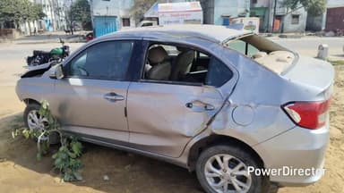 पटियाली: गंजडुंडवारा में तेज रफ्तार कार गड्ढे में गिरी, एक व्यक्ति घायल, बाइक को बचाने के प्रयास में हुआ हादसा