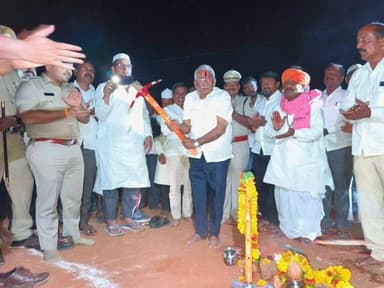 ಮುಧೋಳ: ಲೋಕಾಪುರ ಪಟ್ಟಣದಲ್ಲಿ ಪೊಲೀಸ್ ವಸತಿಗೃಹಗಳ ನಿರ್ಮಾಣ ಕಾಮಗಾರಿಗೆ ಭೂಮಿ ಪೂಜೆ ನೆರಚೇರಿಸಿದ ಸಚಿವ ಆರ್.ಬಿ.ತಿಮ್ಮಾಪೂರ್