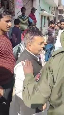 बदायूं: पठान टोला मोहल्ले में सड़क की मरम्मत पर ARTO ने चढ़ाई गाड़ी, हुई नोकझोंक, मोहल्लेवालों ने वीडियो सोशल मीडिया पर वायरल