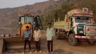 કપરાડા: ભૂસ્તરશાસ્ત્રીની સૂચના મુજબ બુરવડ અને દમણગંગા નદીના પટમાં થતી રેતી ખનન ઝડપાઈ,40 લાખનો મુદ્દા માલ કબજે કરાયો