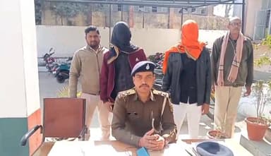 केशोपुर गांव स्थित घर मे घुस क #र गोली मारकर घायल मामले में बड़हरा थानां पुलिस ने केशोपुर गांव से दो अभ्युक्त को किया गिर...