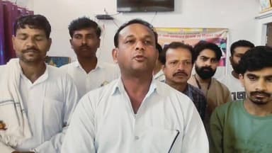 रैपुरा पंचायत भवन में पुलवामा हमले के अमर शहीदों को श्रद्धांजलि, दो मिनट का मौन रखकर किया नमन
#टैग
#पुलवामा_हमला #अमर_शह...