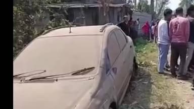 ডোমকল: পরিত্যক্ত গাড়ির ভিতর থেকে উদ্ধার পচাগলা দেহ জলঙ্গীতে