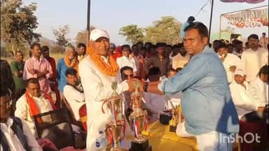 मंझिआंव: मझिआंव में रोमांचक फाइनल मुकाबला संपन्न, विधायक नरेश प्रसाद सिंह ने बढ़ाया खिलाड़ियों का उत्साह